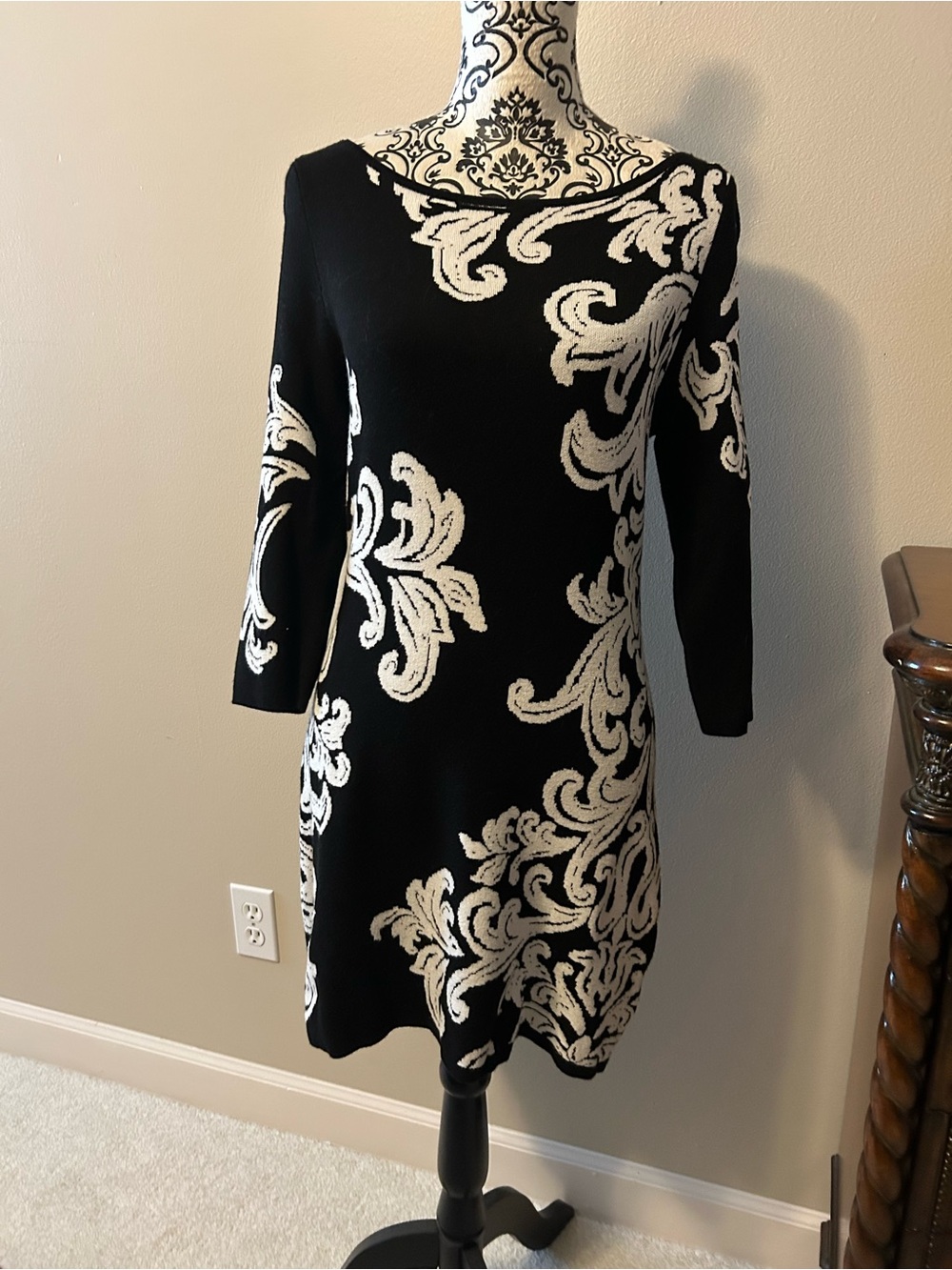 White House Black Market Black & Cream Scroll-Print Long Sleeve Dress